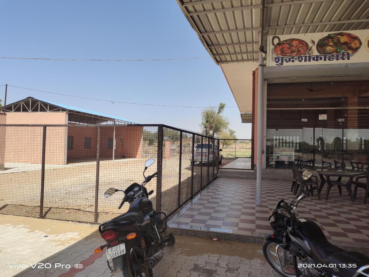 Hotel Purnima Palace Fatehpur  Bagian luar foto