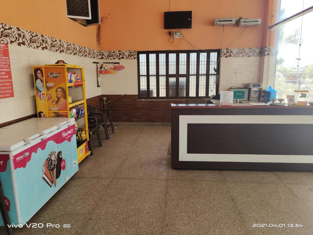 Hotel Purnima Palace Fatehpur  Bagian luar foto